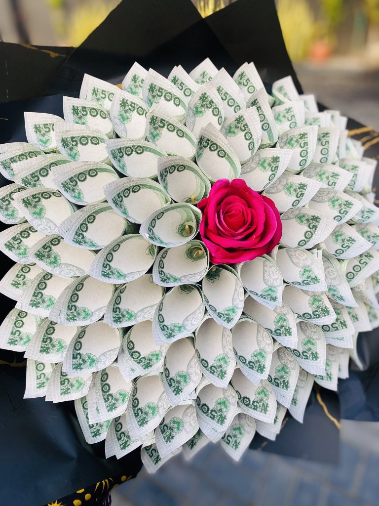 Nigerian Laws Frowns At Money Cakes and Bouquets on Valentine's Day- Lawyer (photos) 7 GEB PERXUAEsreu