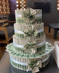 Nigerian Laws Frowns At Money Cakes and Bouquets on Valentine's Day- Lawyer (photos) 4 VAl money cakes